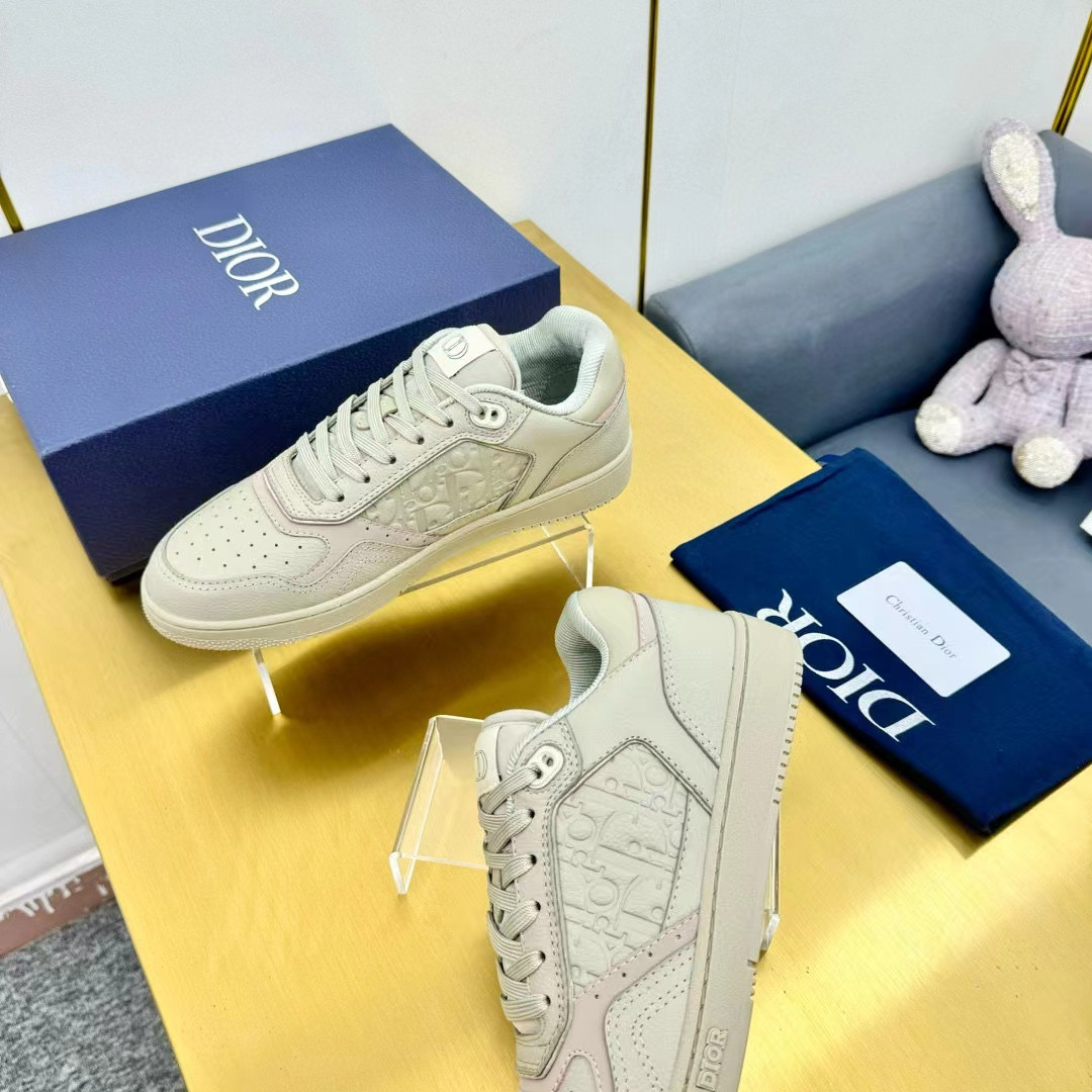 UA DIOR B27 Low-Top Sneaker Beige Grained Calfskin and Beige Dior Gravity Leather