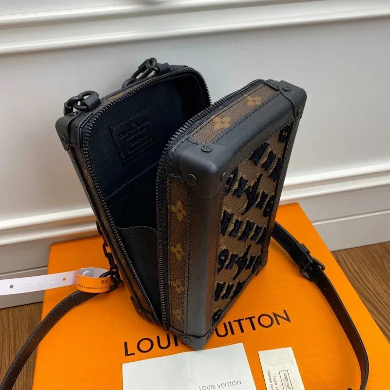 LV VERTICAL SOFT TRUNK M45044