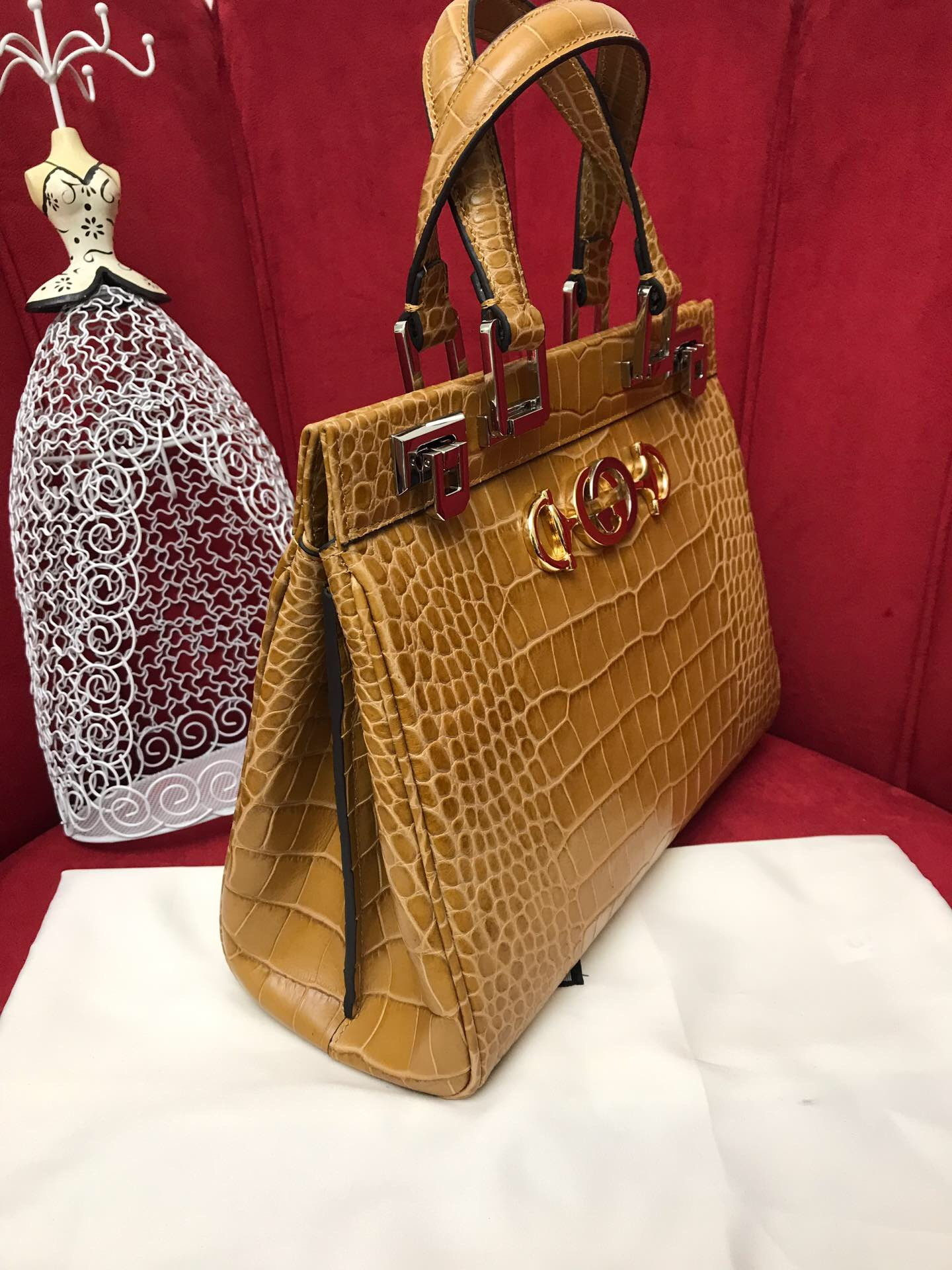 Gucci Zumi leather Medium Top Handle Bag