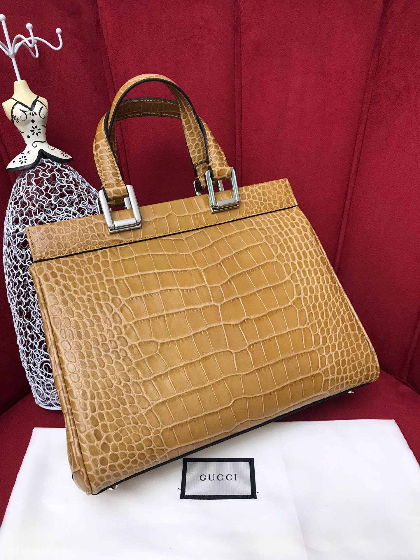 Gucci Zumi leather Medium Top Handle Bag