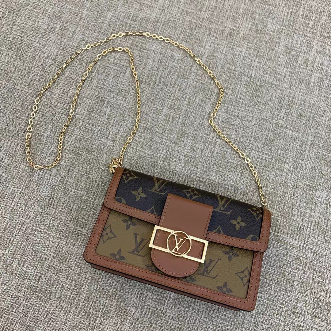 LV DAUPHINE CHAIN WALLET M68746