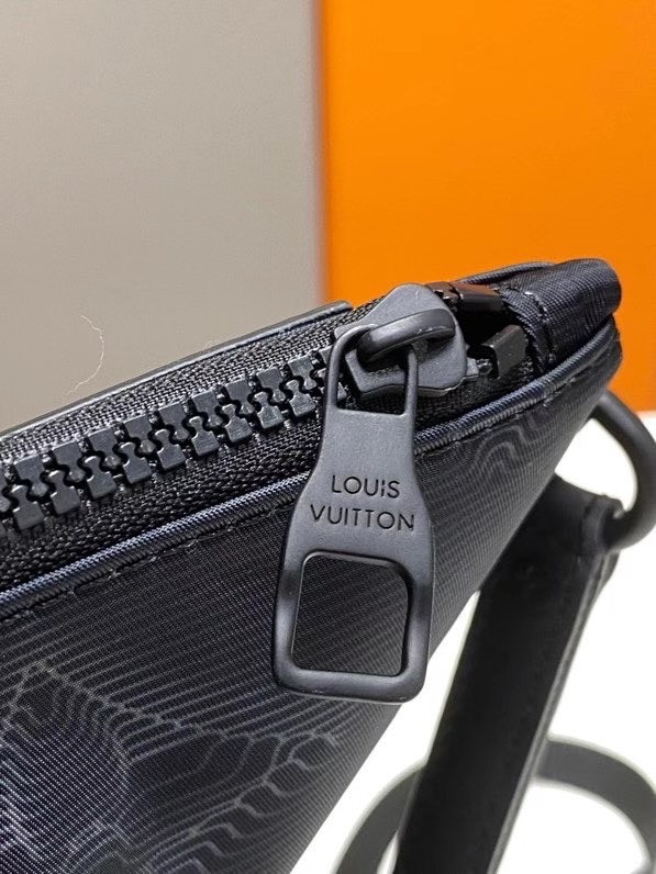 LV LOUIS VUITTON 2054 REVERSIBLE POUCH M80142