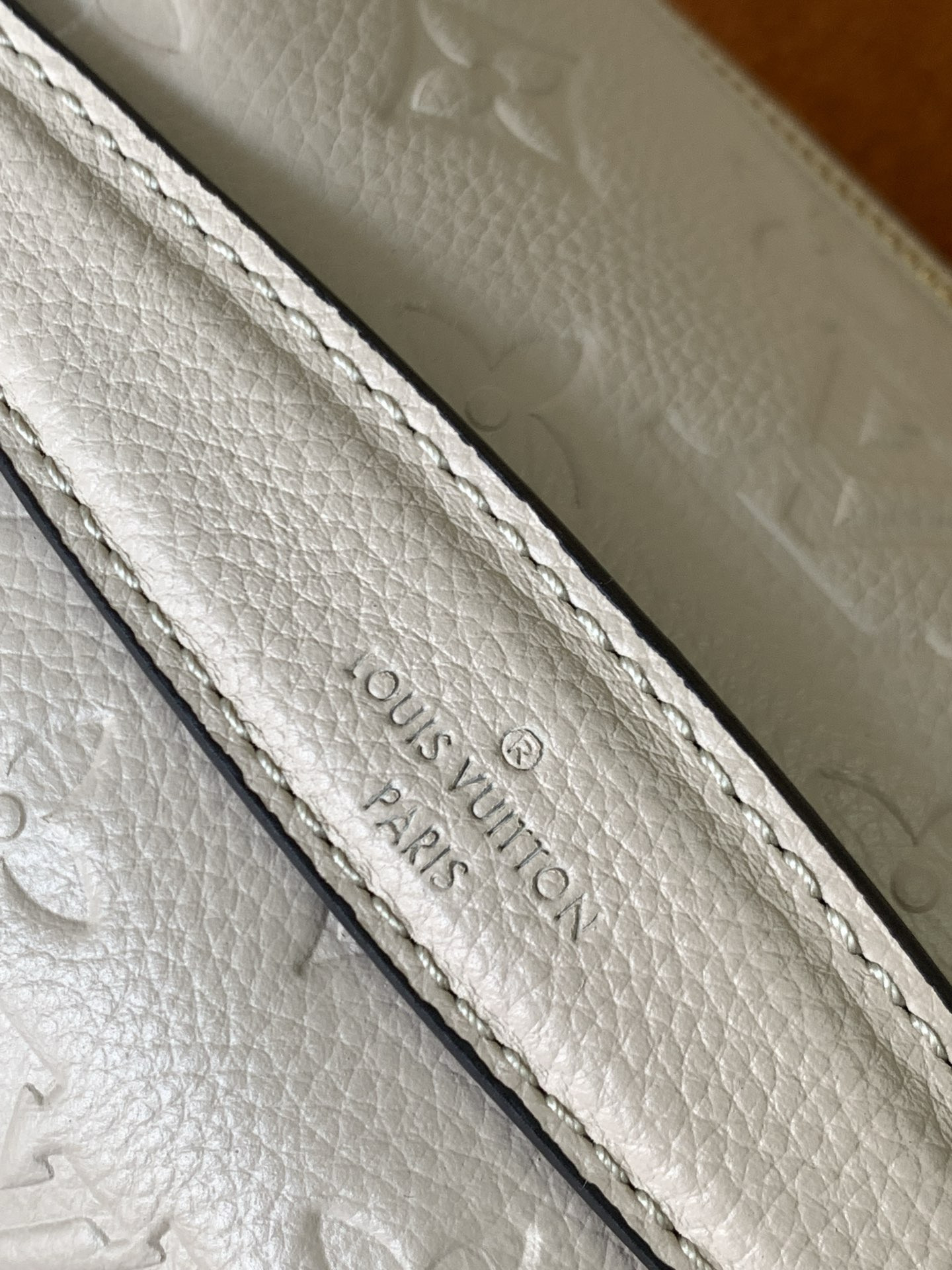 Louis Vuitton LV Bumbag Monogram Empreinte Creme M44836 37 x14 x20CM