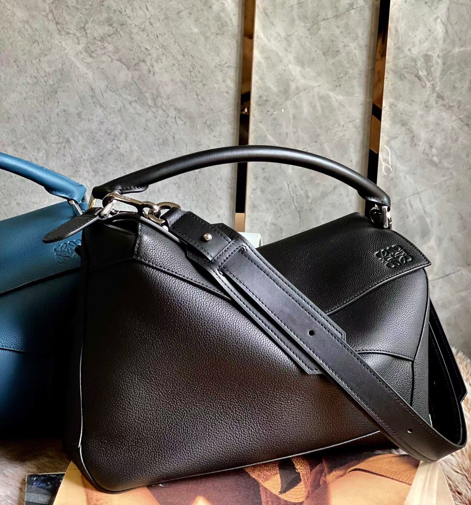 LOEWE Puzzle Edge 36.5 X 23 X 19 CM