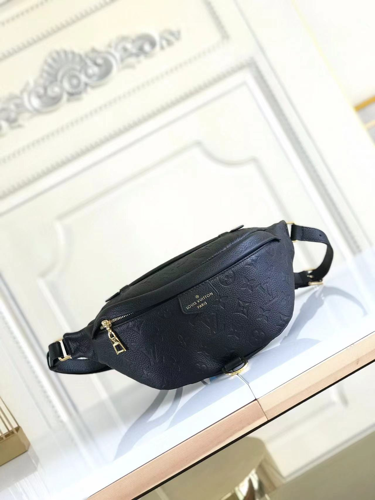 LV Bumbag M44812 23×16×10CM