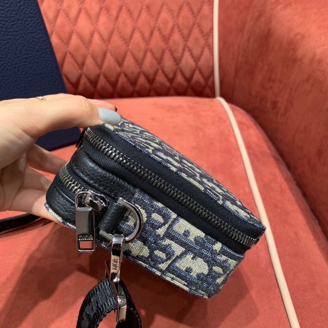 DIOR POUCH WITH SHOULDER STRAP 17cm