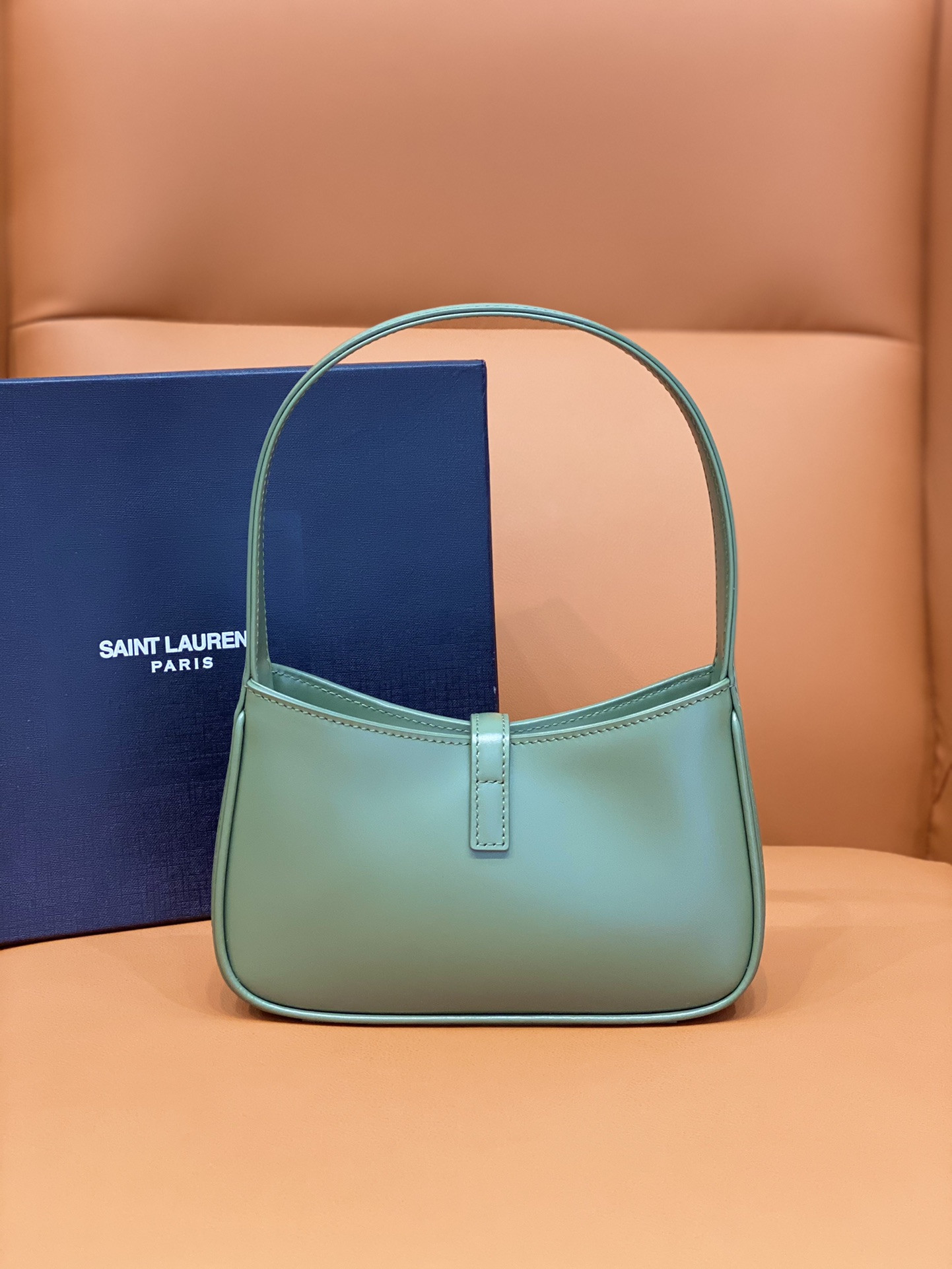 YSL MINI LE 5 À 7 IN SMOOTH LEATHER 1 19 X 11.5 X 4.5 CM