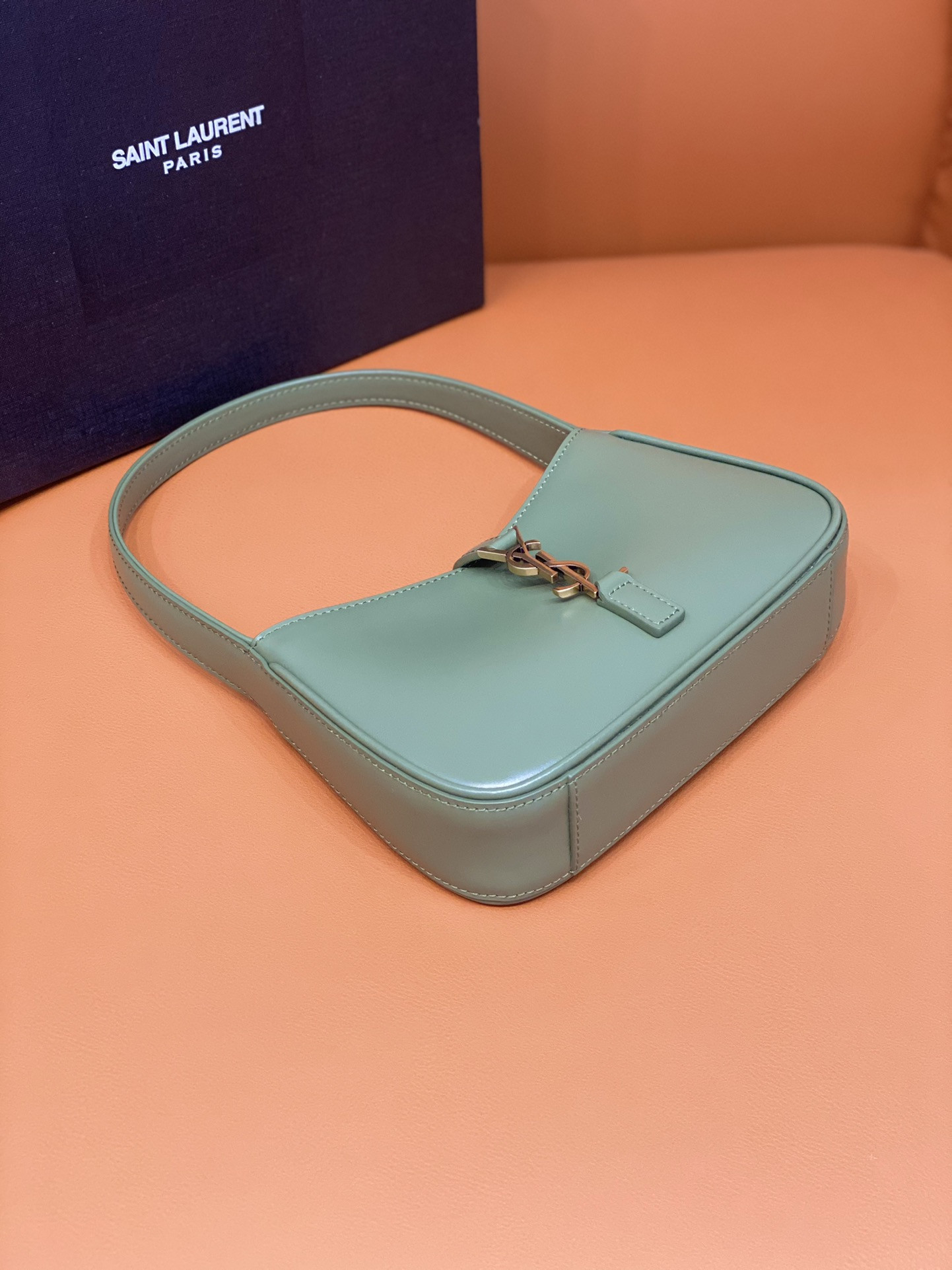 YSL MINI LE 5 À 7 IN SMOOTH LEATHER 1 19 X 11.5 X 4.5 CM