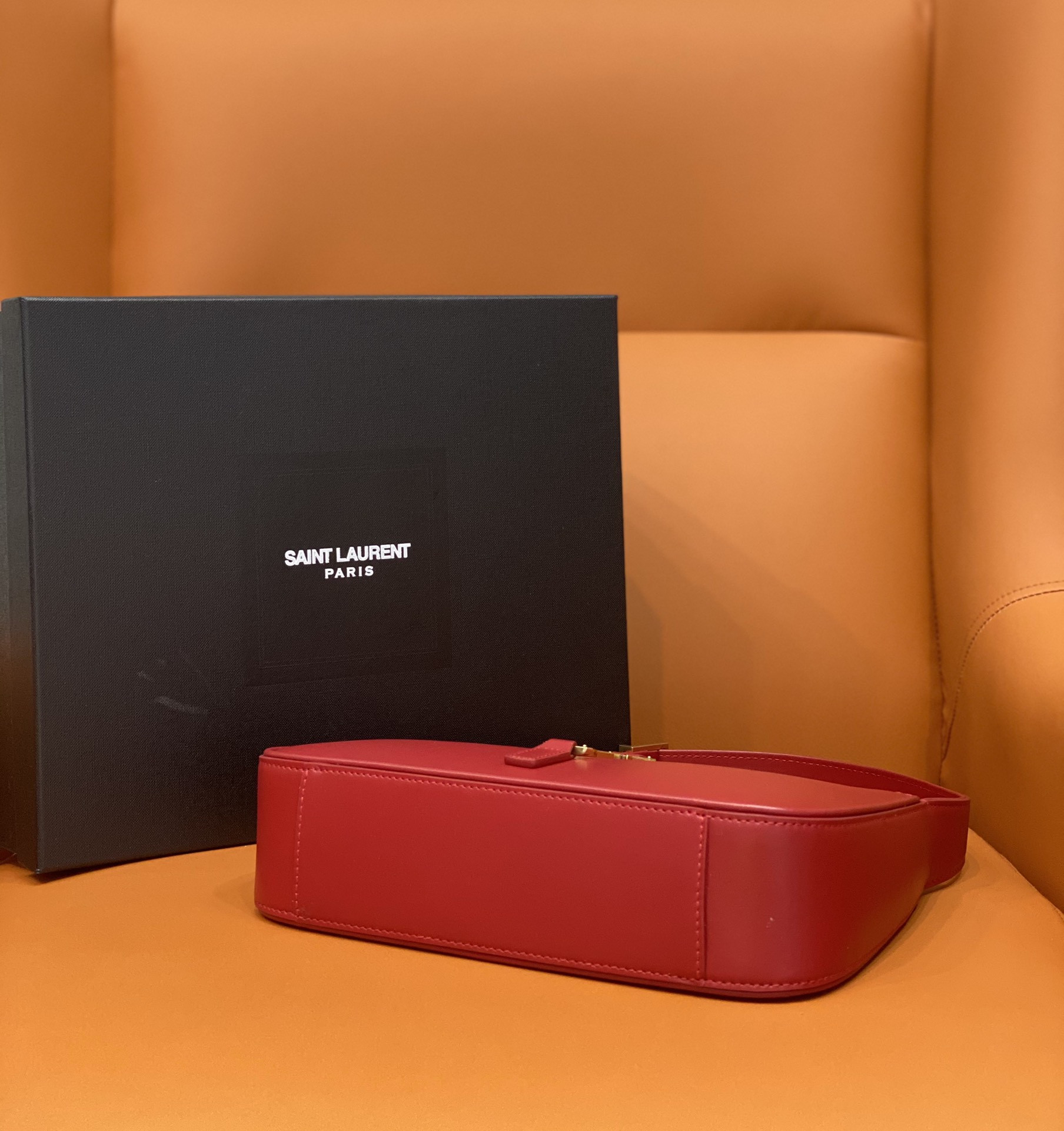 YSL LE 5 À 7 IN SMOOTH LEATHER BLANC Red 23 X 16 X 6.5 CM