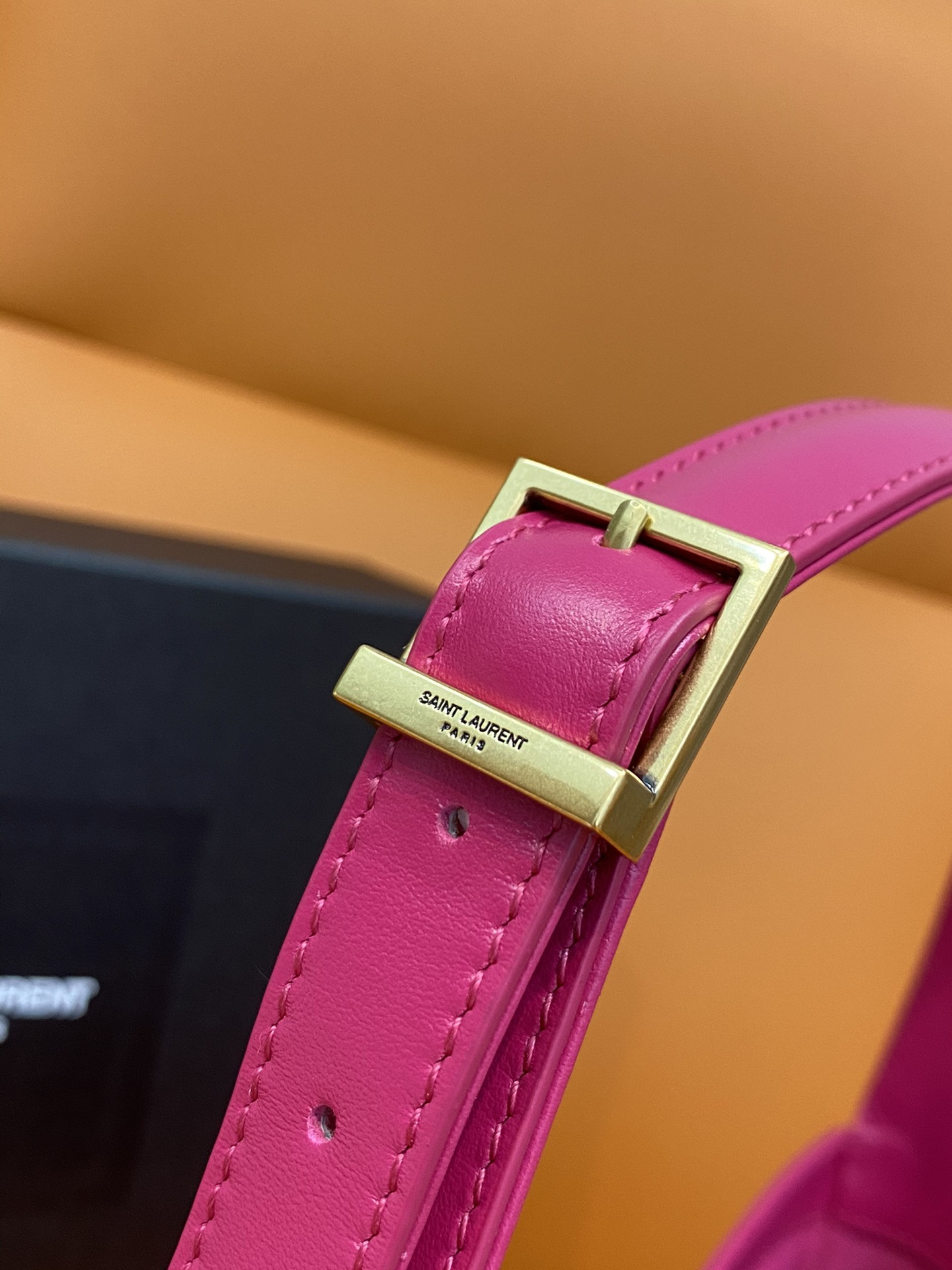 YSL LE 5 À 7 IN SMOOTH LEATHER BLANC Pink 23 X 16 X 6.5 CM