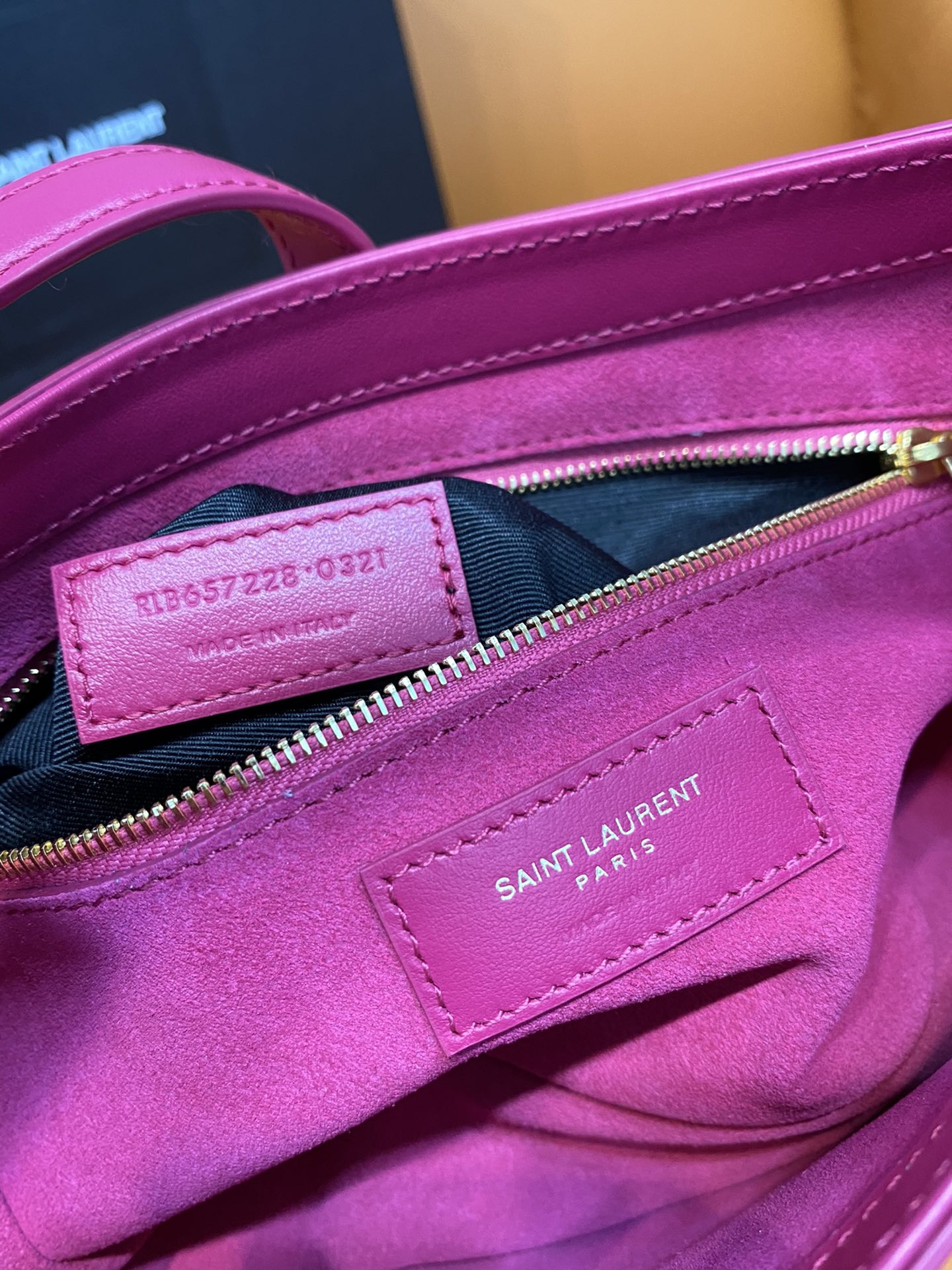 YSL LE 5 À 7 IN SMOOTH LEATHER BLANC Pink 23 X 16 X 6.5 CM