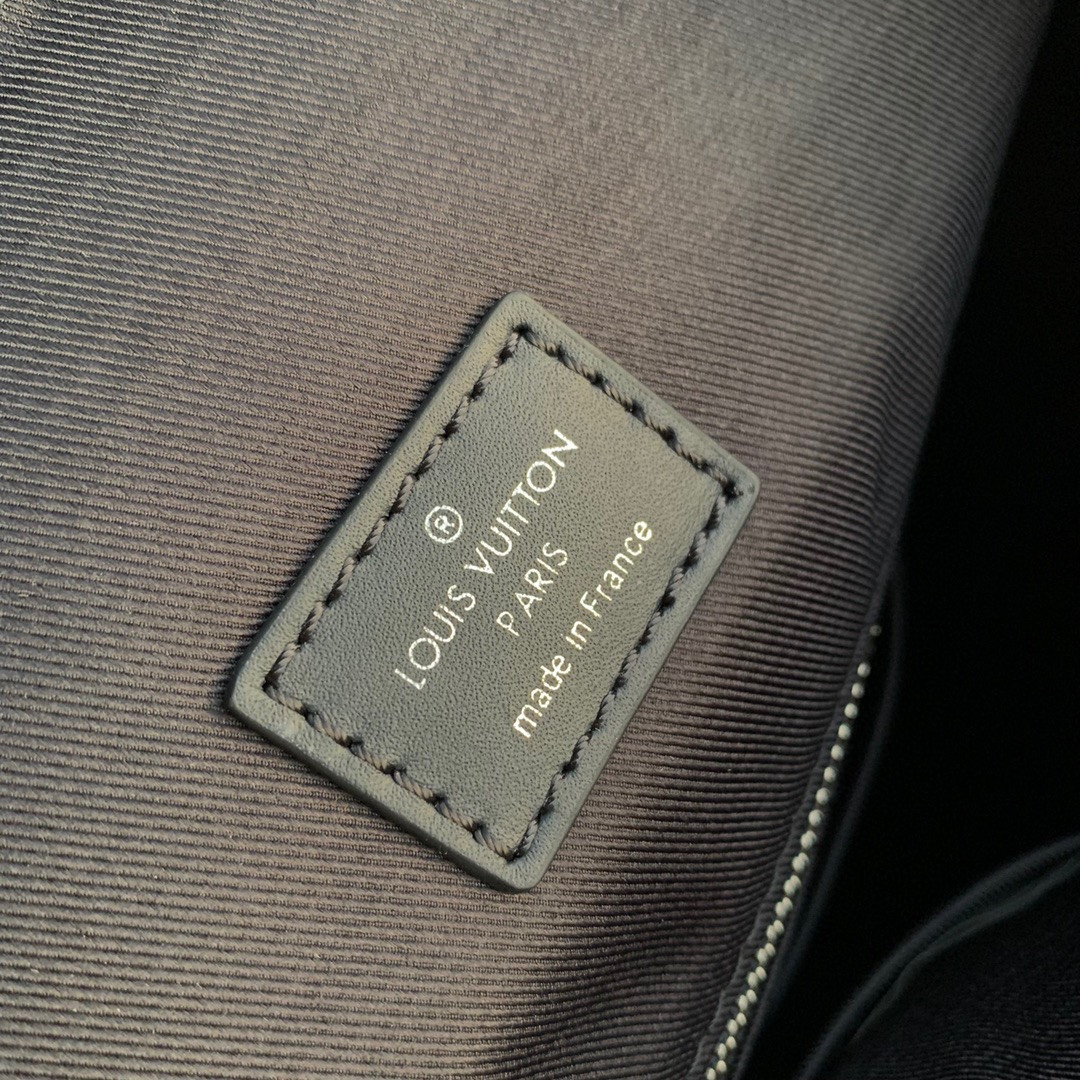 LV Christopher MM M22636