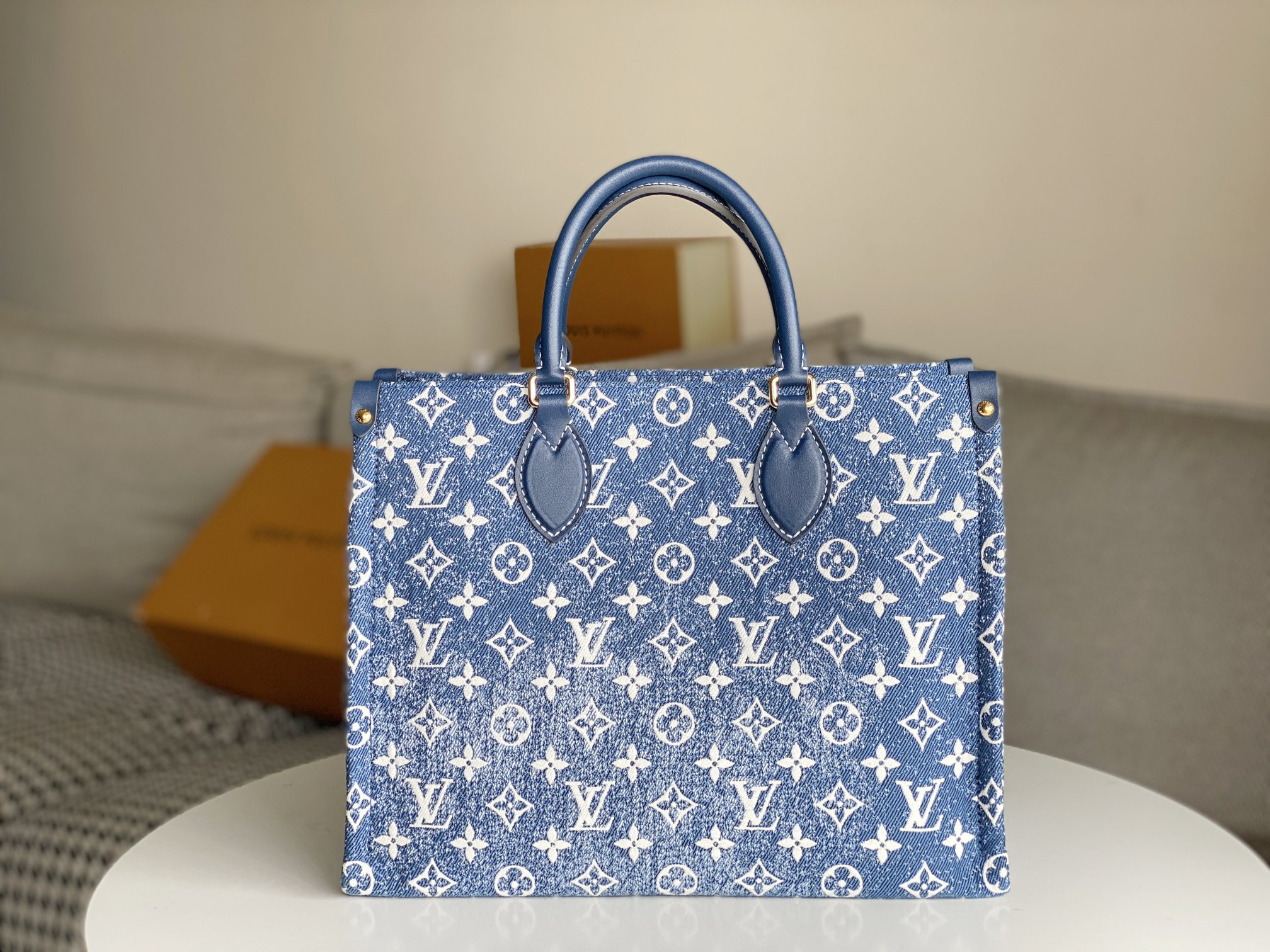 Louis Vuitton OnTheGo MM M59608 35x27x14CM