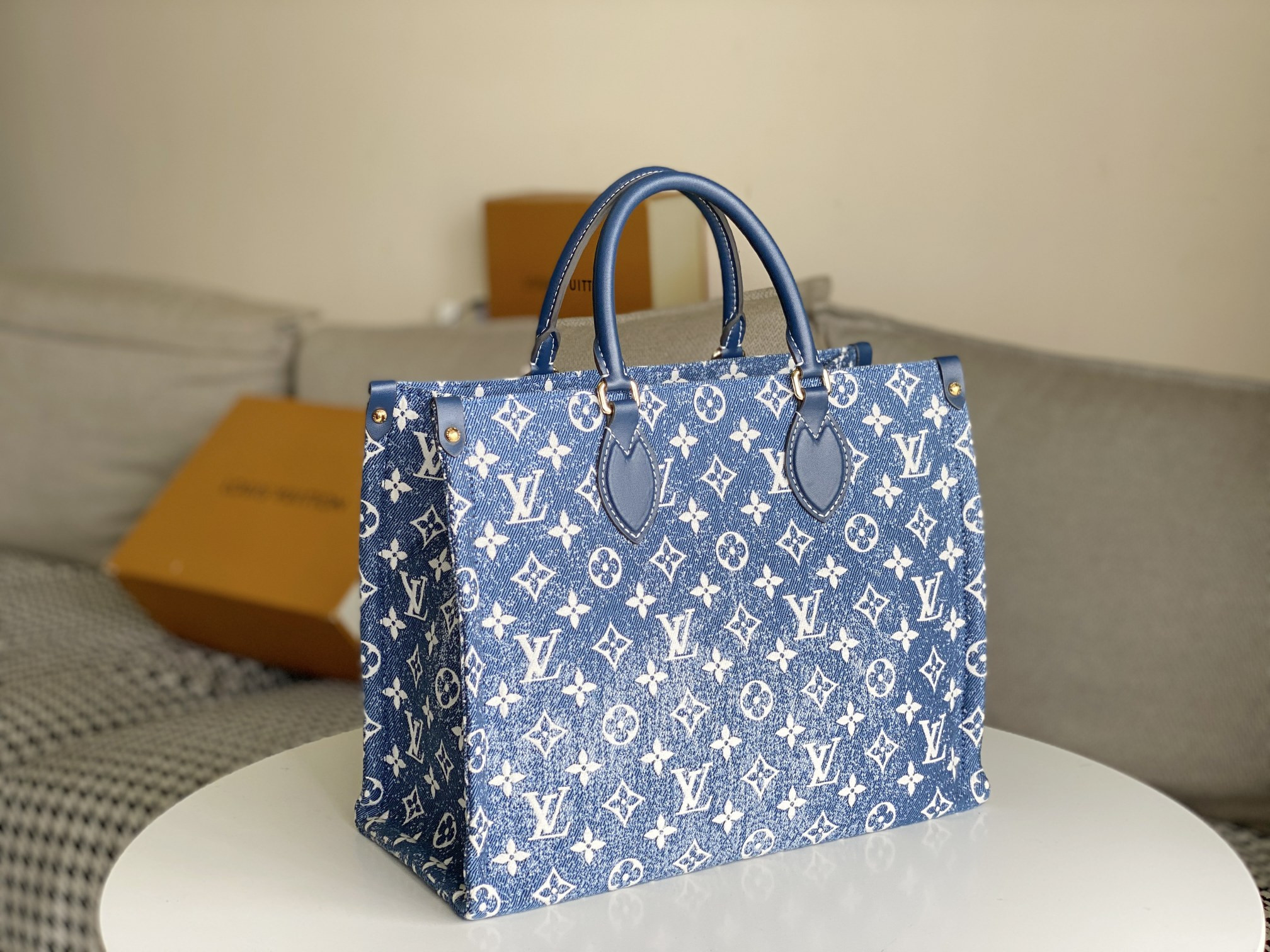 Louis Vuitton OnTheGo MM M59608 35x27x14CM