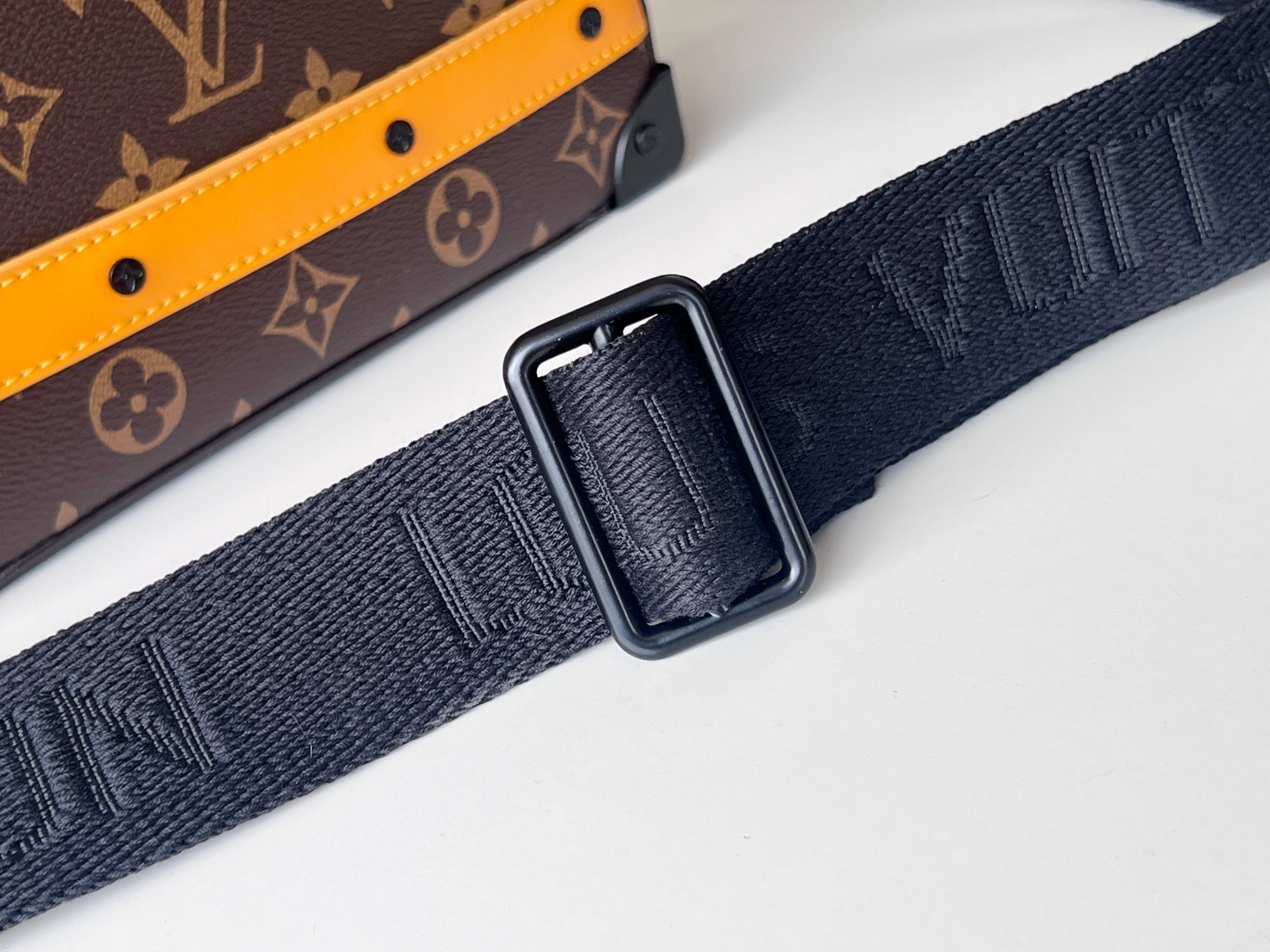 LV  Handle Soft Trunk M46689 21.5x15x7cm