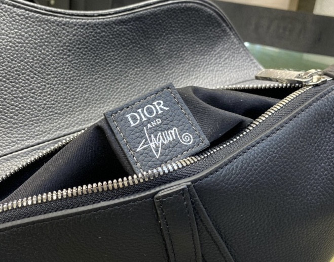 CHRISTIAN DIOR X SHAWN STUSSY Grained Calfskin Saddle 26 x 19 x 4.5 cm
