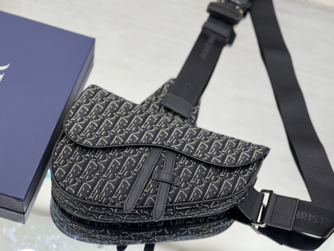 Christian Dior Saddle Crossbody Bag Oblique Canvas 26 x 19 x 4.5 cm