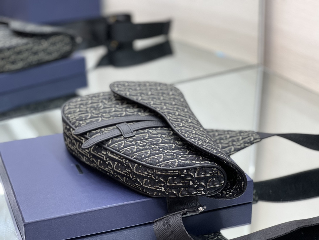 Christian Dior Saddle Crossbody Bag Oblique Canvas 26 x 19 x 4.5 cm