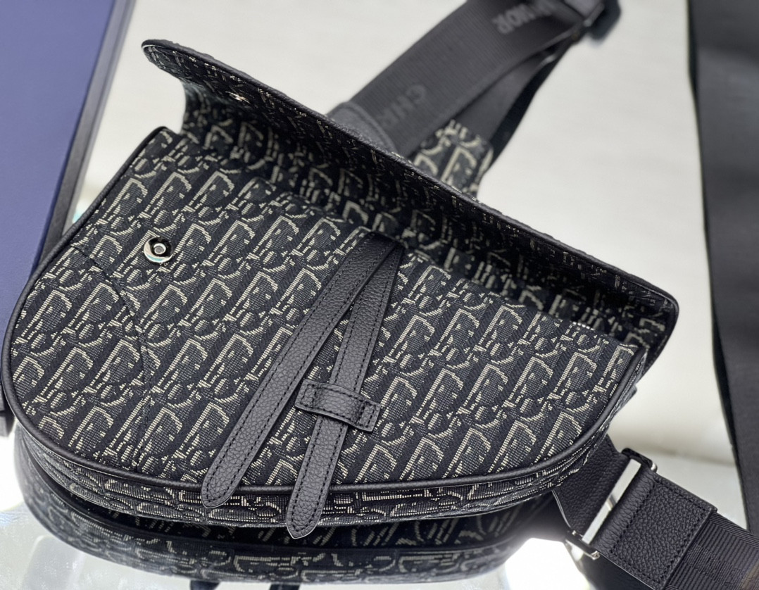 Christian Dior Saddle Crossbody Bag Oblique Canvas 26 x 19 x 4.5 cm