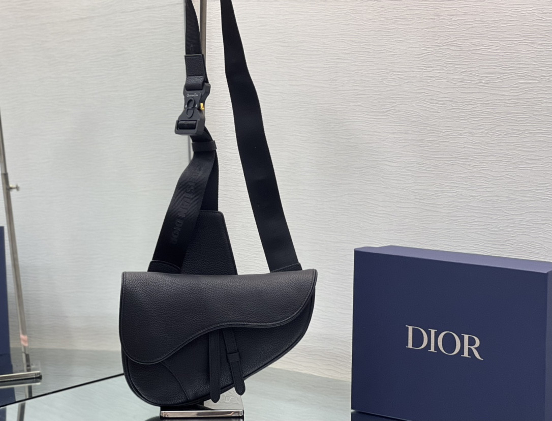 Dior Saddle Bag Black Grained Calfskin 26 x 19 x 4.5 cm