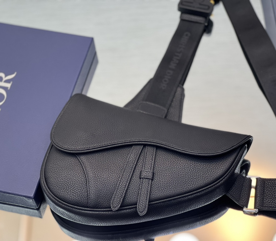 Dior Saddle Bag Black Grained Calfskin 26 x 19 x 4.5 cm