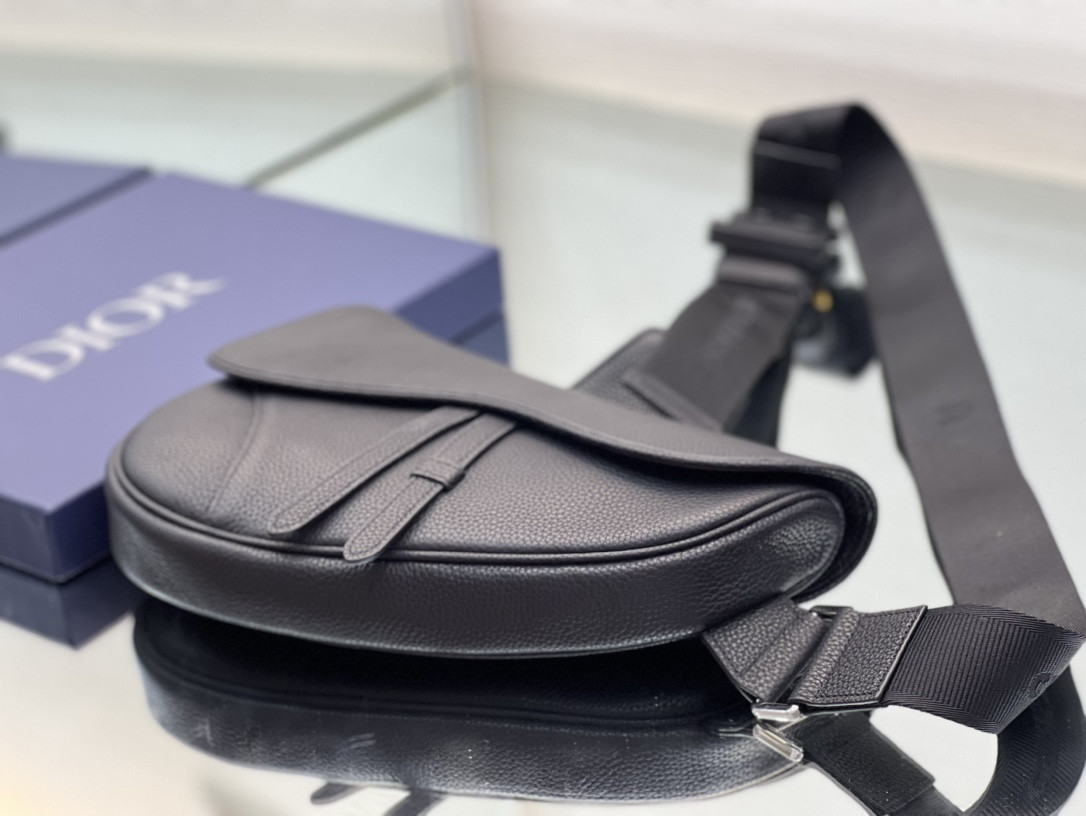 Dior Saddle Bag Black Grained Calfskin 26 x 19 x 4.5 cm