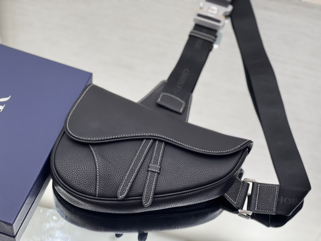 Dior Saddle Bag Black Grained Calfskin 26 x 19 x 4.5 cm