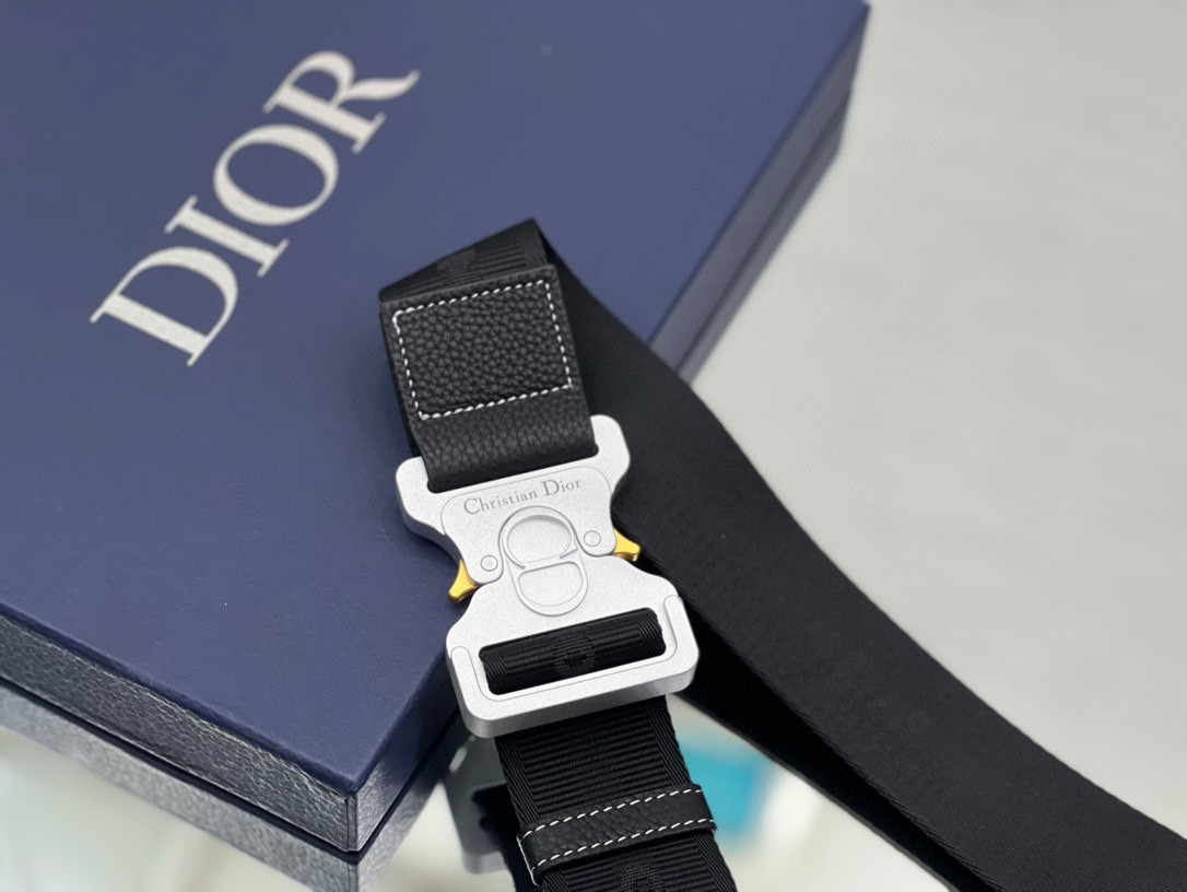 Dior Saddle Bag Black Grained Calfskin 26 x 19 x 4.5 cm