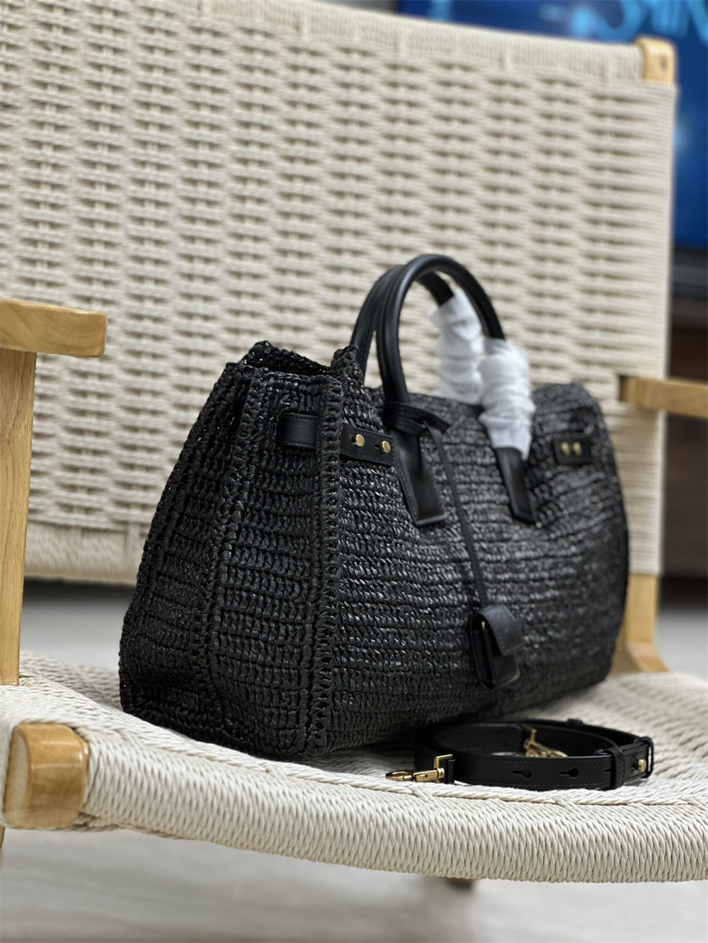 YSL SAC DE JOUR MEDIUM SUPPLE IN RAFFIA AND VEGETABLE-TANNED LEATHER BLACK