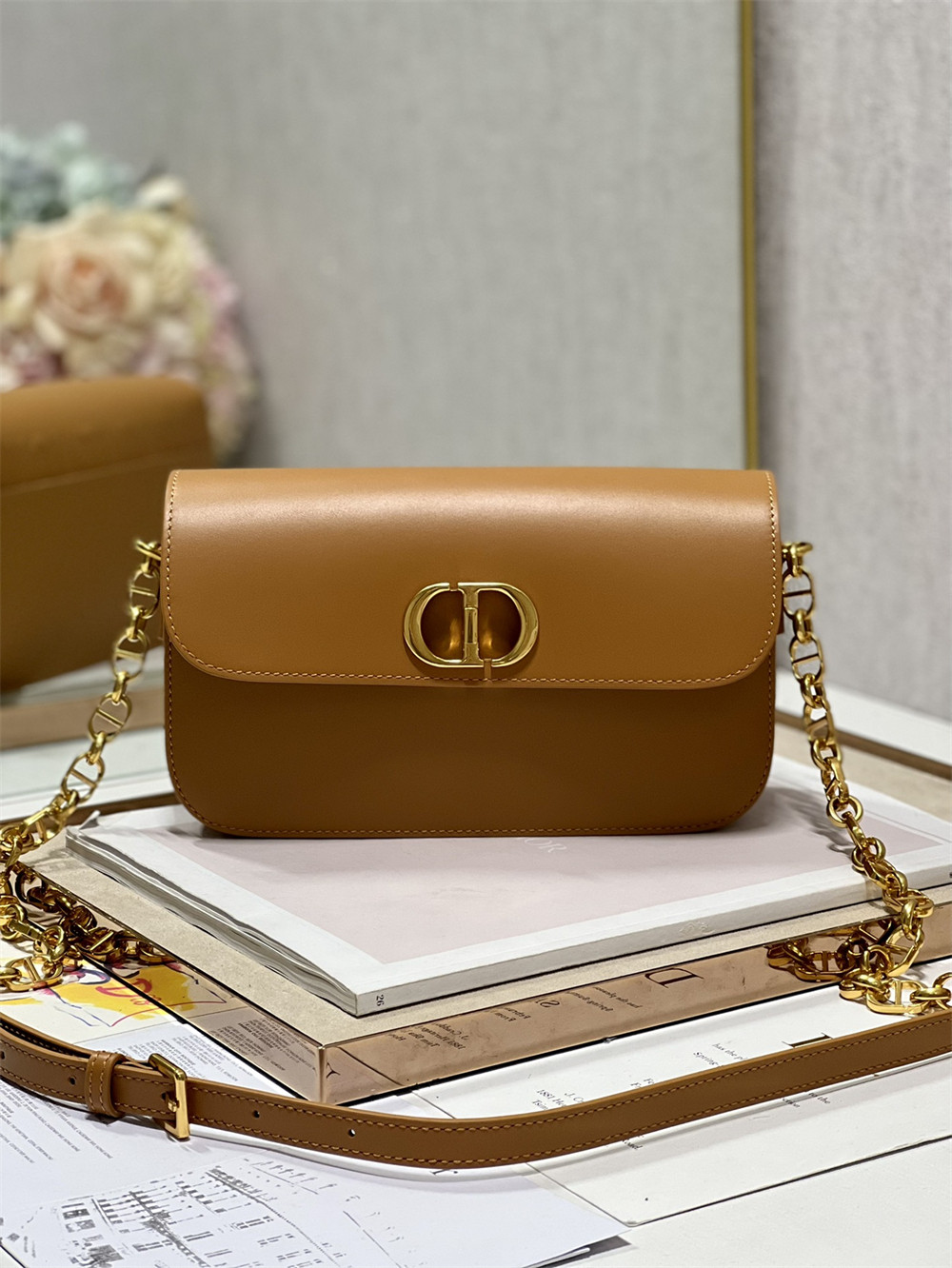 Dior 30 Montaigne Avenue Caramel 22.5 x 12.5 x 6.5 cm