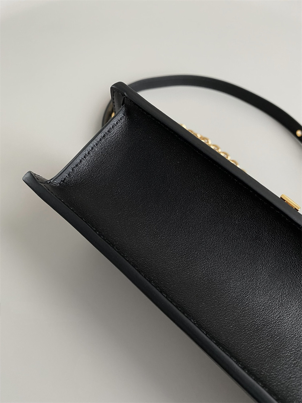 DIOR 30 MONTAIGNE EAST-WEST BAG WITH CHAIN 21 x 12 x 6 cm / 8.5 x 4.5 x 2.5 inches