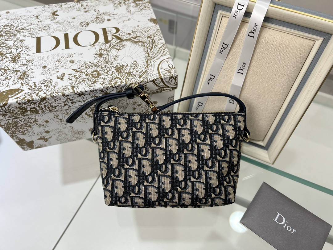 DIOR TRAVEL NOMAD POUCH Blue Dior Oblique Jacquard