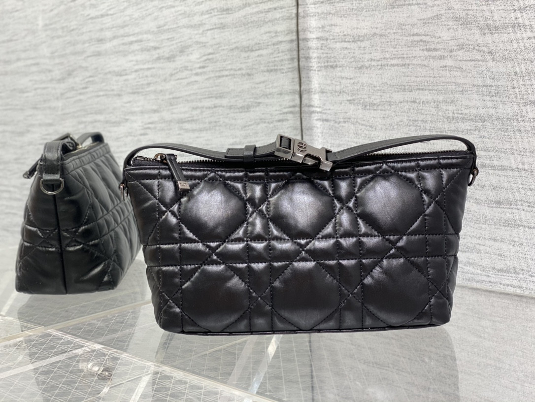 MEDIUM DIOR TRAVEL NOMAD POUCH BLACK