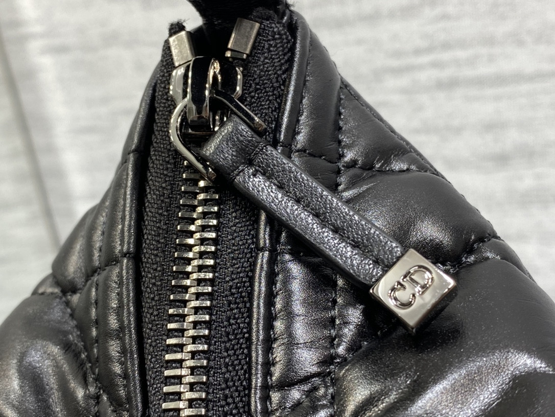 MEDIUM DIOR TRAVEL NOMAD POUCH BLACK