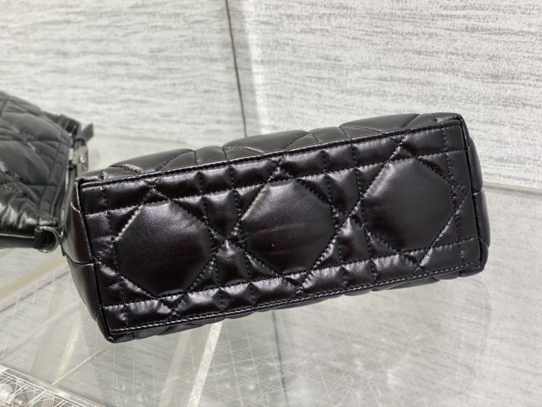 MEDIUM DIOR TRAVEL NOMAD POUCH BLACK