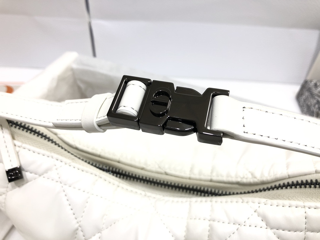 MEDIUM DIOR TRAVEL NOMAD POUCH