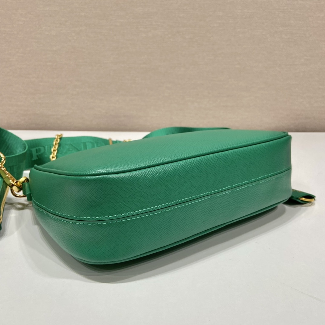 Prada Re-Edition 2005 Saffiano leather bag Green