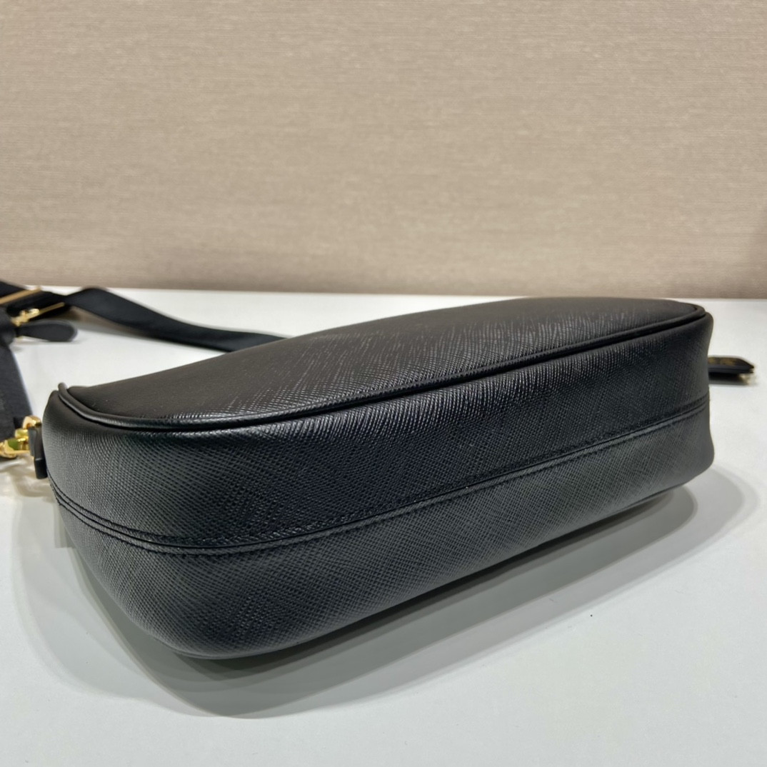 Prada Re-Edition 2005 Saffiano leather bag Black
