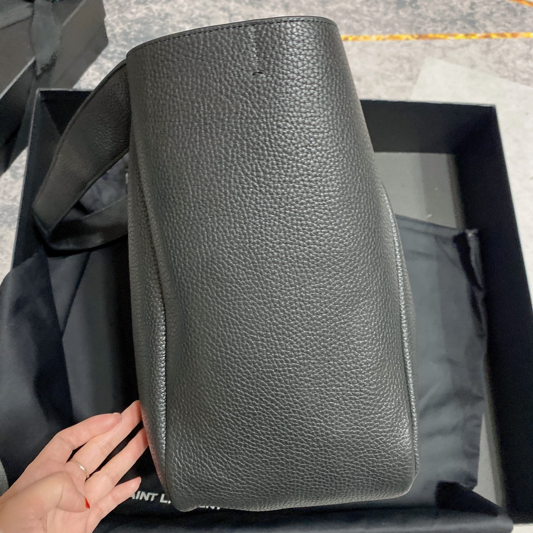 YSL BEA IN GRAINED LEATHER Black