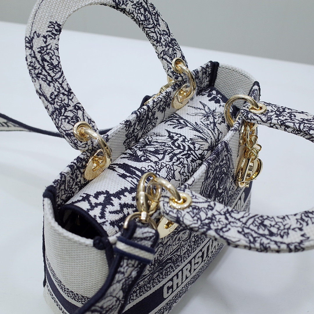 MEDIUM DIOR LADY D-LITE BAG  24 x 20 x 11 cm