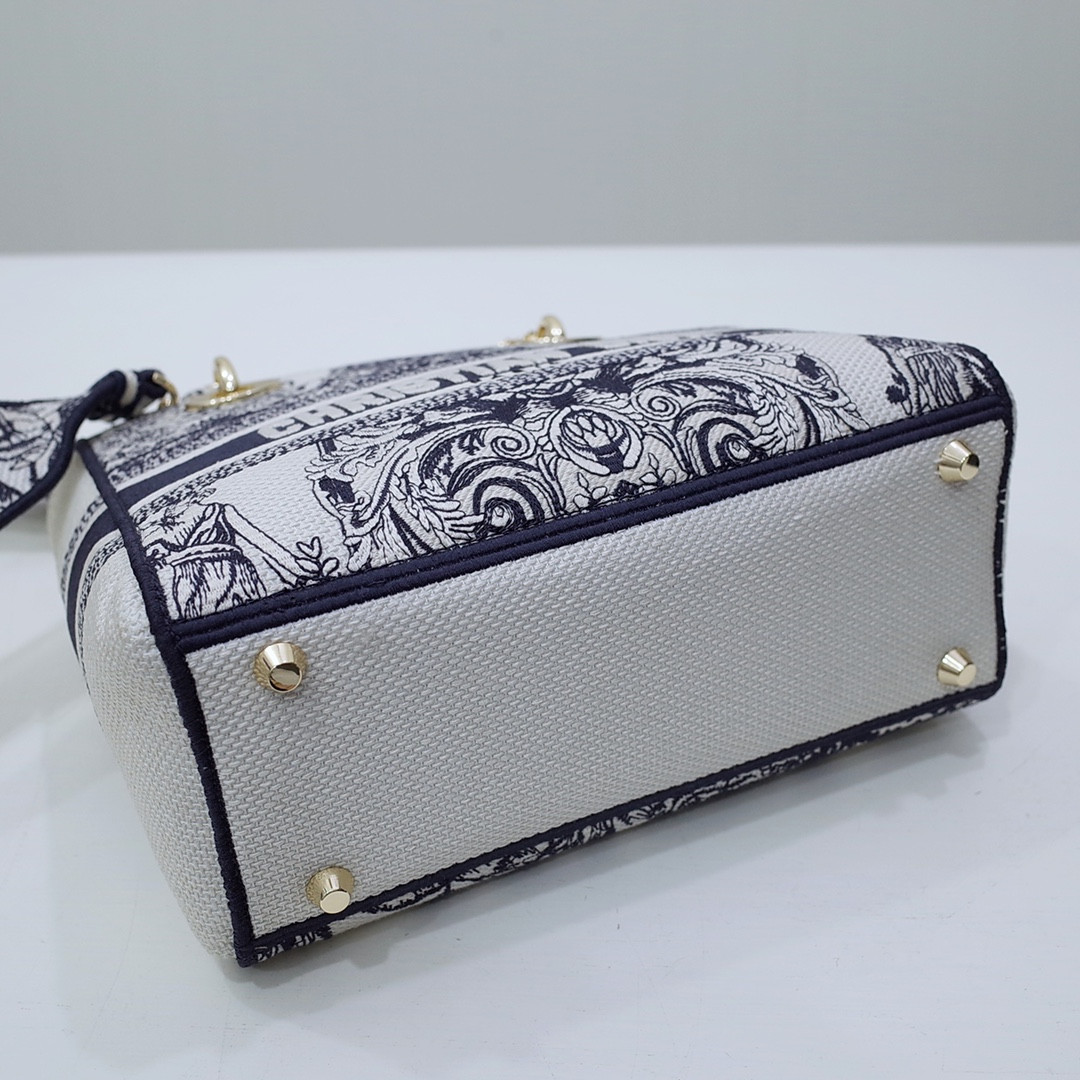 MEDIUM DIOR LADY D-LITE BAG  24 x 20 x 11 cm