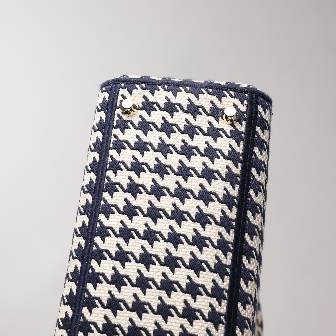 MEDIUM DIOR LADY D-LITE BAG  24 x 20 x 11 cm