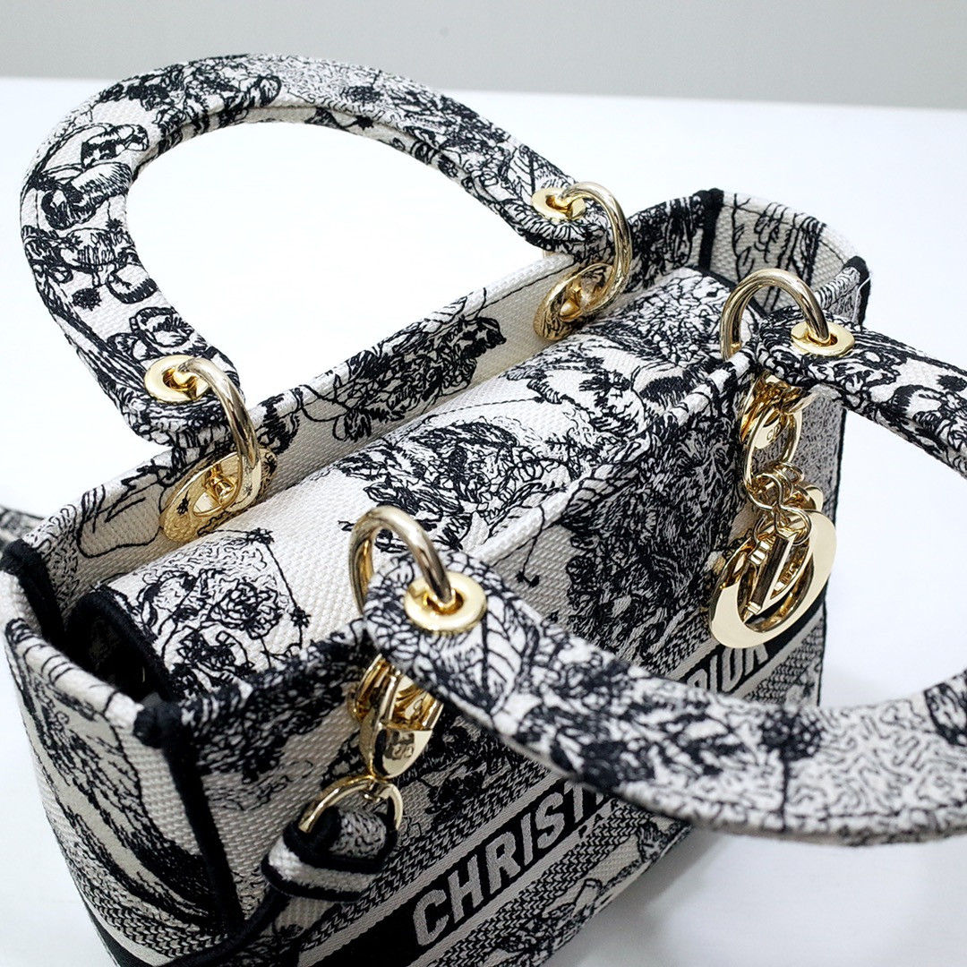 MEDIUM DIOR LADY D-LITE BAG  24 x 20 x 11 cm