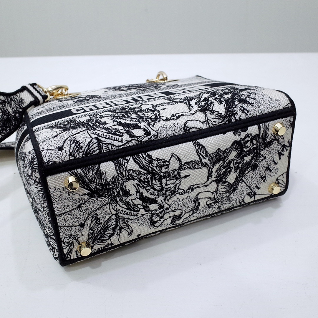 MEDIUM DIOR LADY D-LITE BAG  24 x 20 x 11 cm