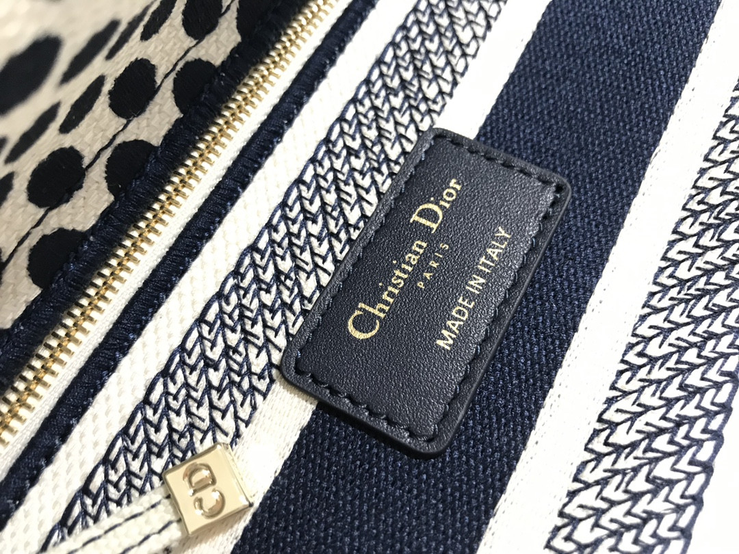 MEDIUM DIOR LADY D-LITE BAG polka dots  24 x 20 x 11 cm