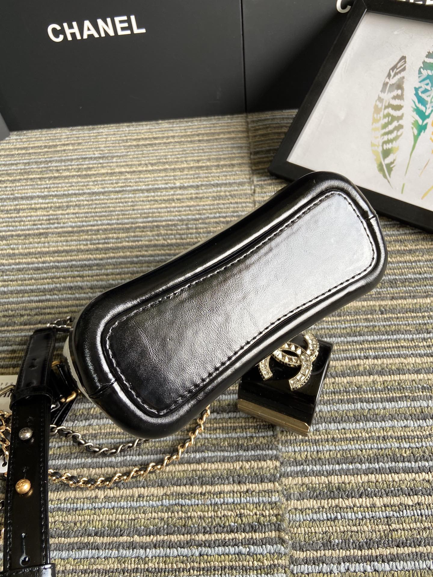 Chanel Gabrielle SMALL WHITE BLACK with shoulder strap letters 20 x 15 x 8cm