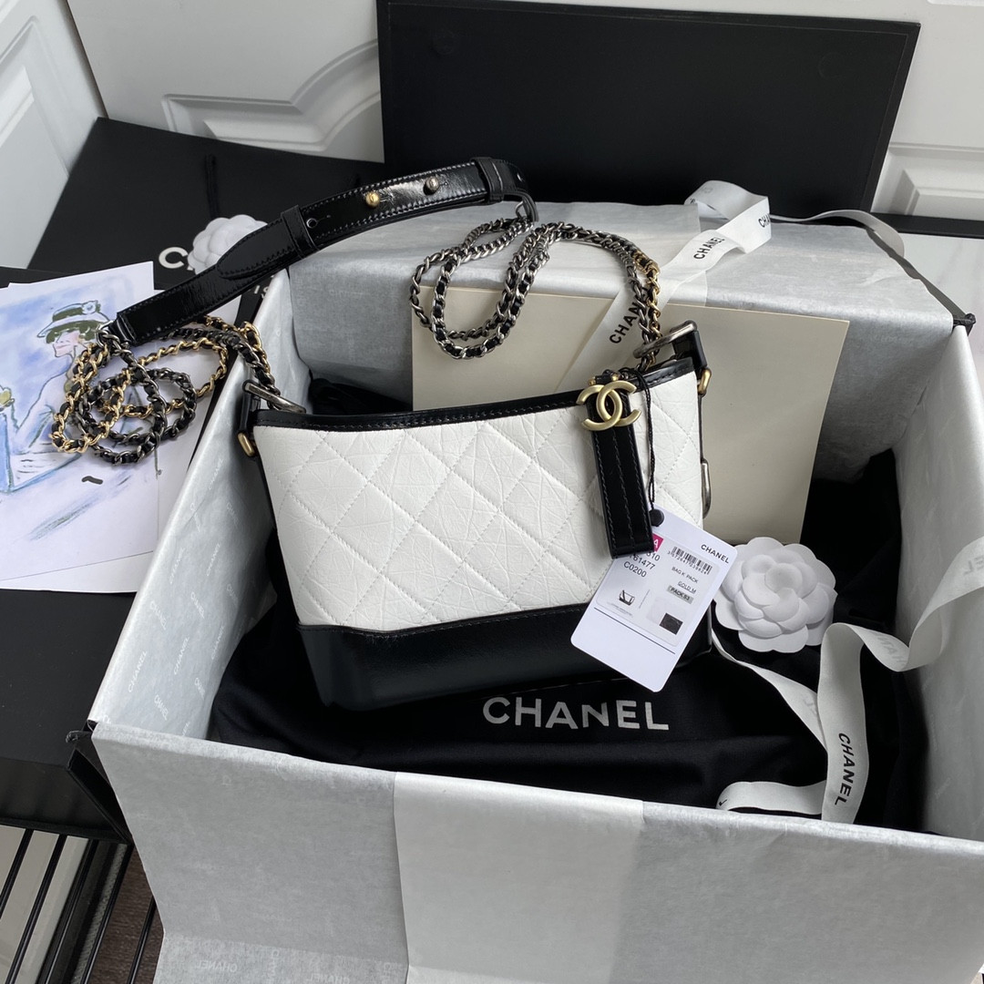Chanel Gabrielle SMALL WHITE 20 x 15 x 8cm