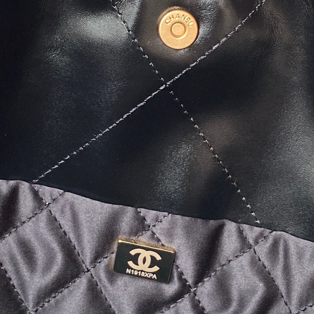 CHANEL 22 HANDBAG Shiny Calfskin BLACK 30×45×8cm