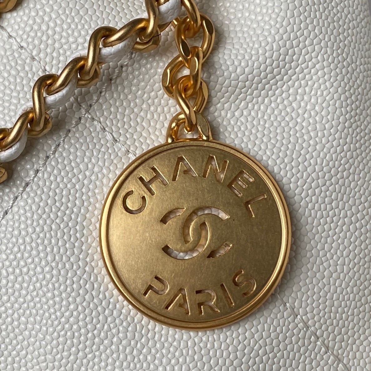 CHANEL 22 MINI HANDBAG GRAINED LEATHER WHITE 7.8 × 7.4 × 2.3 in