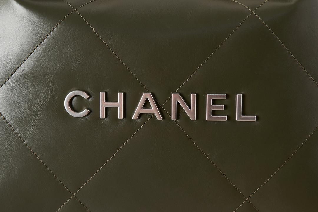 CHANEL 22 HANDBAG Shiny Calfskin IN SILVER Metal 15.2×16.4×3.1 in